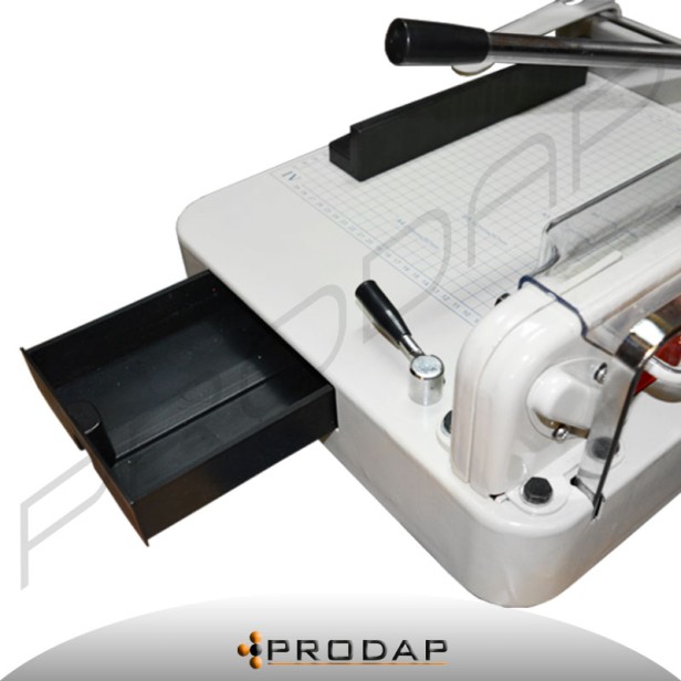 gilotyna ręczna A4 z dociskiem_4.jpg