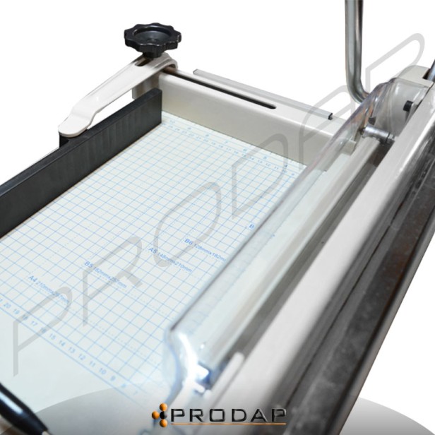 gilotyna ręczna A4 z dociskiem_5.jpg